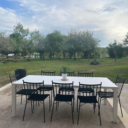 Gite A La Campagne Au Bord D'Un Lac 8 Personnes Saint-Quentin-sur-Charente Ngoại thất bức ảnh